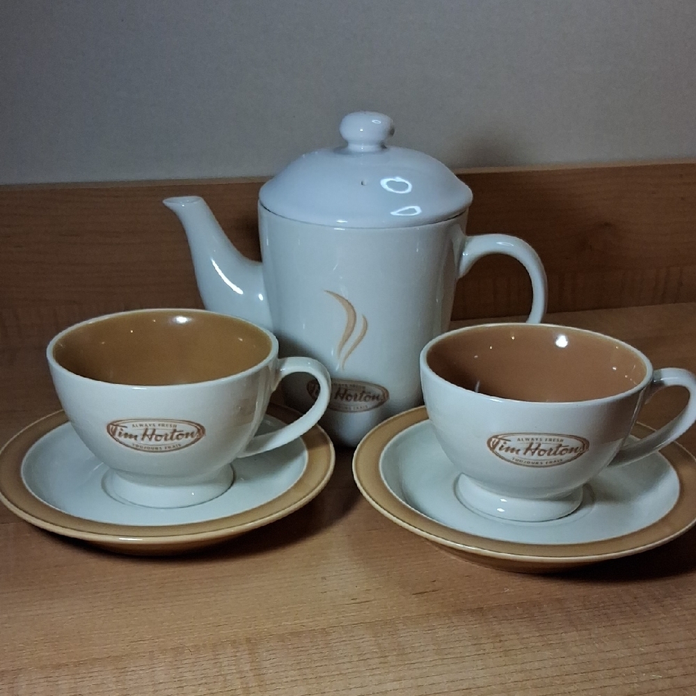 Tim Hortons White and Tan Tea Set